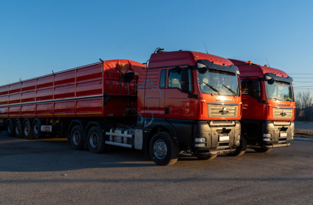 Тягач-зерновоз 20 тонн SITRAK с прицепом